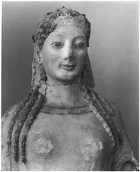 Kore conosciuta come Kore che indossa un peplo, busto (dettaglio) c.540 a.C.